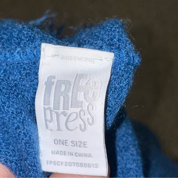 Free Press Blue Infinity Scarf! - Picture 4 of 5